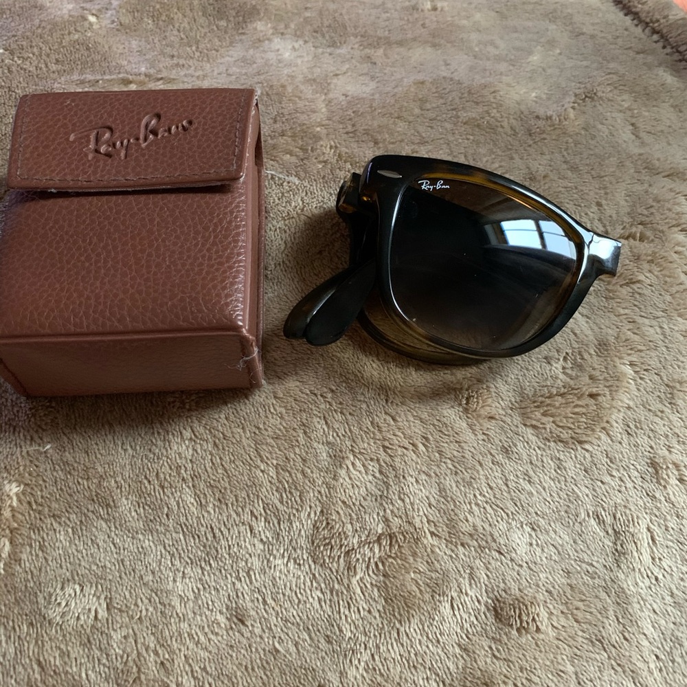 Wayfarer foldable sunglasses